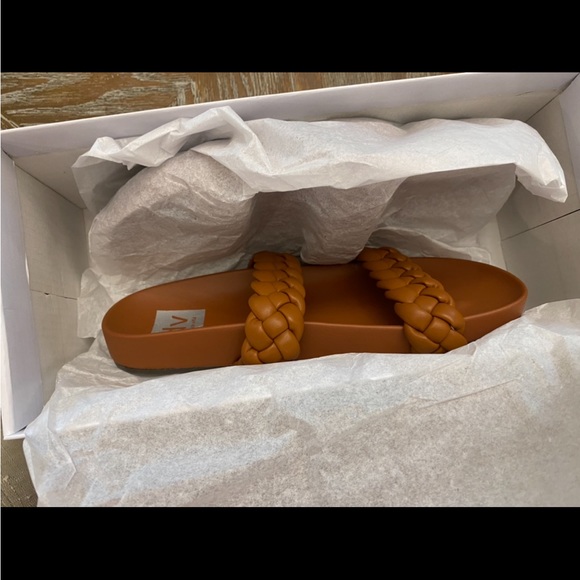 Dolce Vita Braided Sandal - Picture 4 of 5